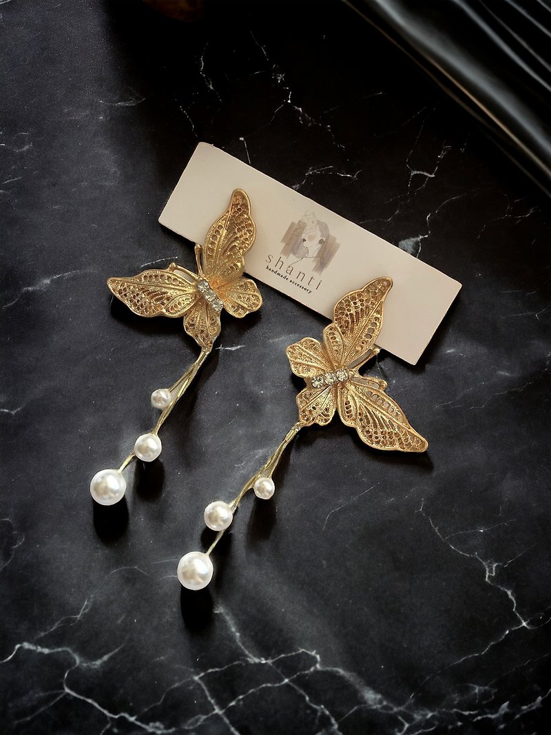 Delicate gold butterfly earrings, Japanese quality delicate Clip-On - Earrings & Clip-ons - Resin Gold