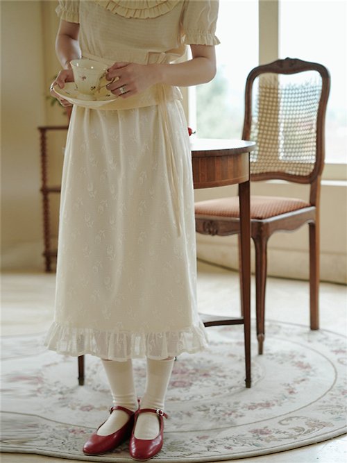 然而 RANER 奶油白色 法式復古少女玫瑰半身裙 含裡布 蕾絲印花荷葉邊裙子