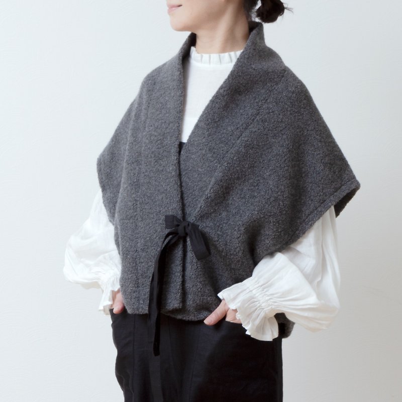 High quality wool boa shawl vest with ribbon tape/top gray - เสื้อกั๊กผู้หญิง - ขนแกะ สีเทา