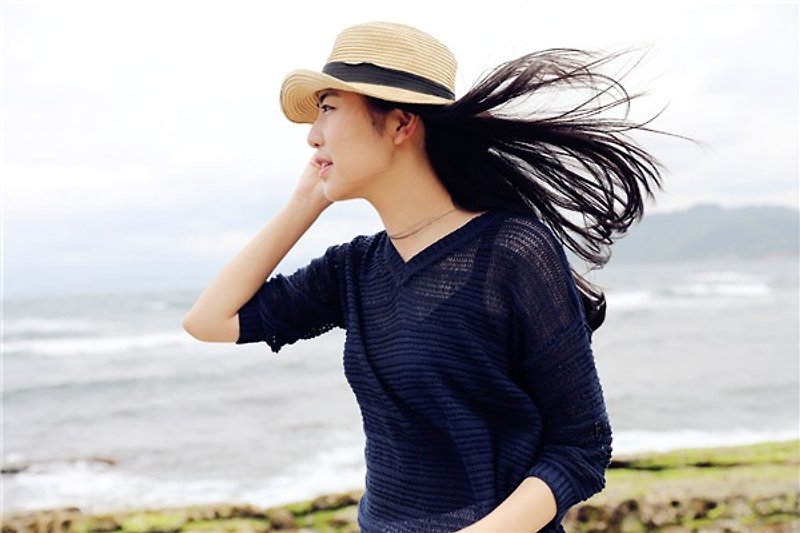 [Tip cloth as wind] summer knit turtleneck V-neck white original design - Women's Sweaters - Cotton & Hemp 