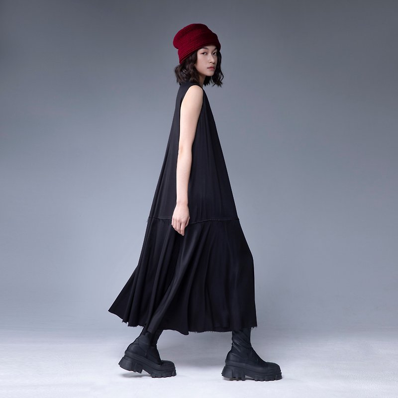Aman No.68 夏季V領版 無袖 黑色天絲棉 - 連身裙 - 其他材質 