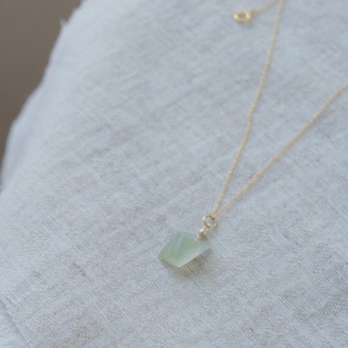Emerald Gift。拈翠 拈翠-天然緬甸翡翠A貨-冰起光蜜糖原礦墜14kgf