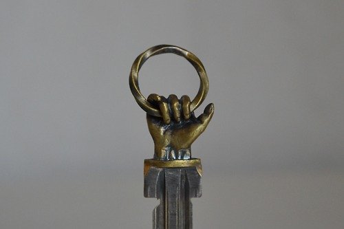ino-jewelry custom key hand1