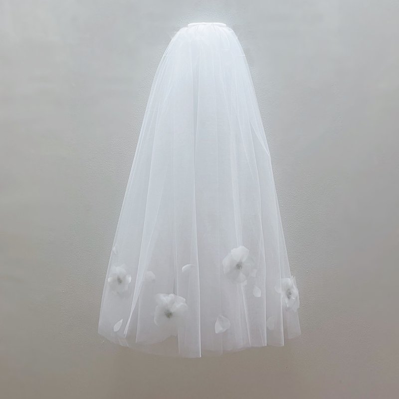 White flowers Veil : Wedding bridal veil - 髮飾 - 繡線 