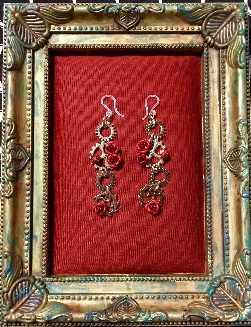 Gears and red roses earrings 3 - ต่างหู - โลหะ สีทอง