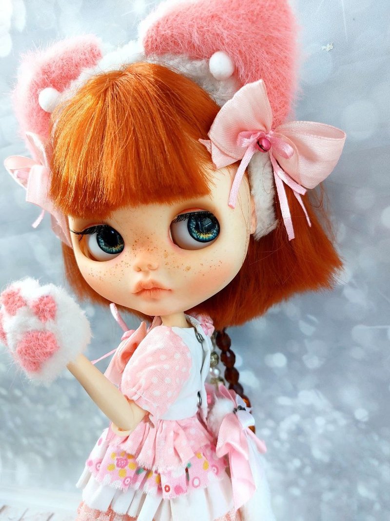 Charming Blythe doll with red hair - 玩偶/公仔 - 塑膠 紅色