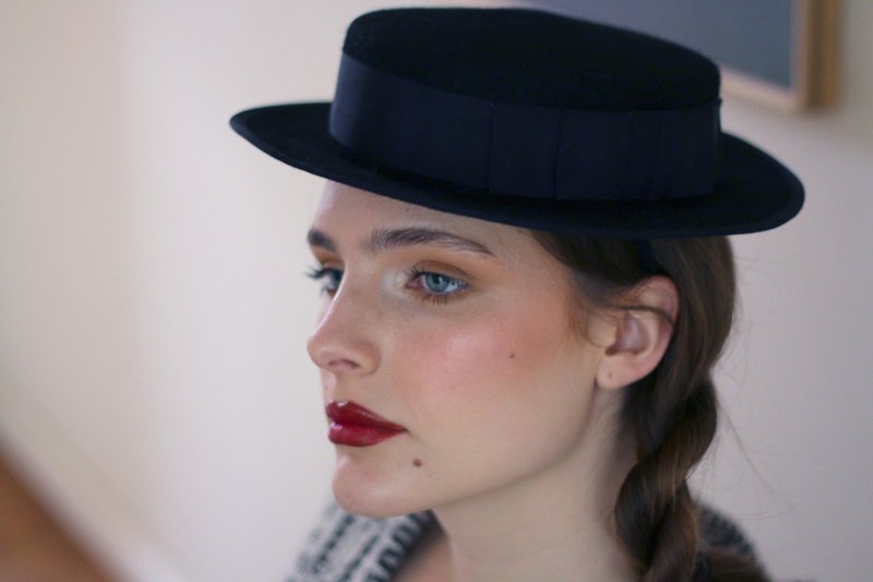 Black Wool Felt Boater Hat Vivien - หมวก - ขนแกะ สีดำ