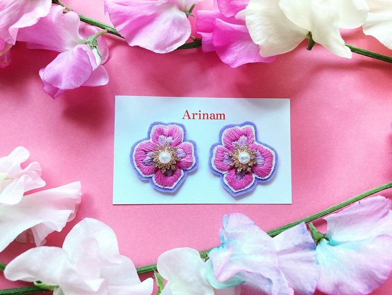 刺繡飾品 / 花朵 / 度假風 / 婚禮 bon bon ( 粉紅 × 薰衣草紫 ) - 耳環/耳夾 - 繡線 粉紅色