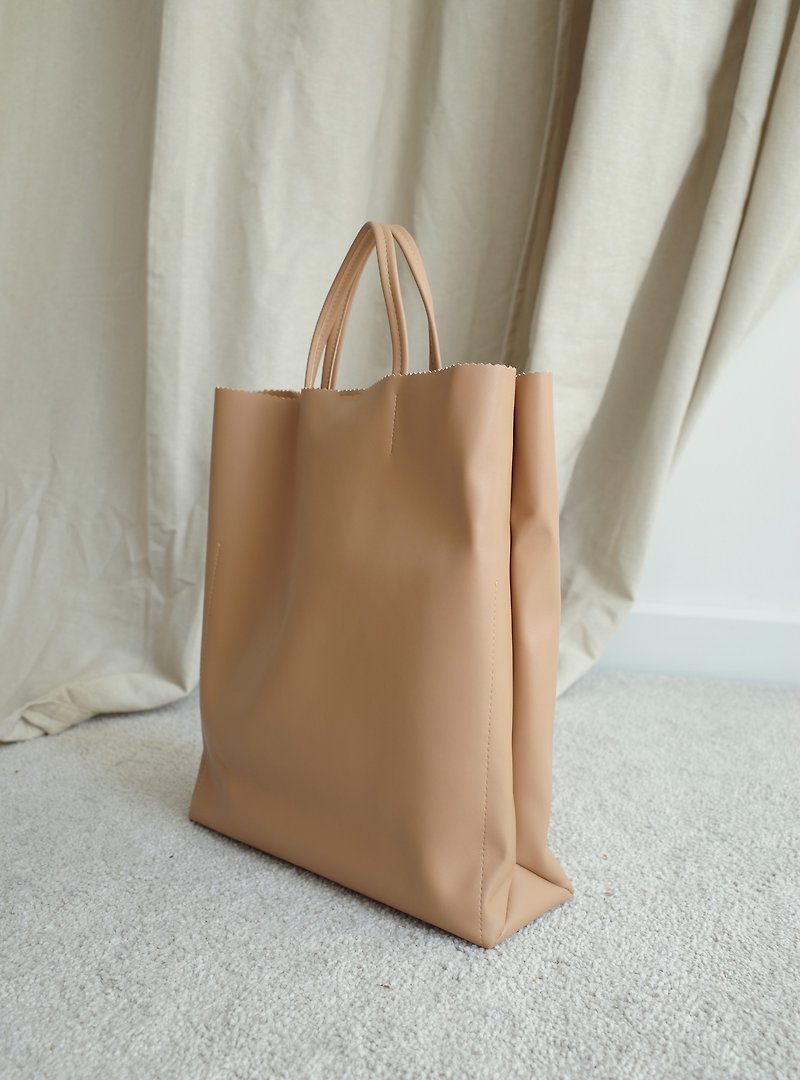 【現貨】泰國品牌 WHITEOAKFACTORY Paper Bag - Beige - 手提包/手提袋 - 其他材質 卡其色