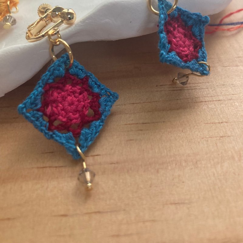 [Handmade Jewelry Series] Crocheted Mini Granny Moroccan B Clip-on Earrings - ต่างหู - งานปัก สีน้ำเงิน