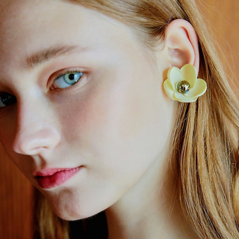 Blossom Snowbal Earrigs - 耳環/耳夾 - 玻璃 