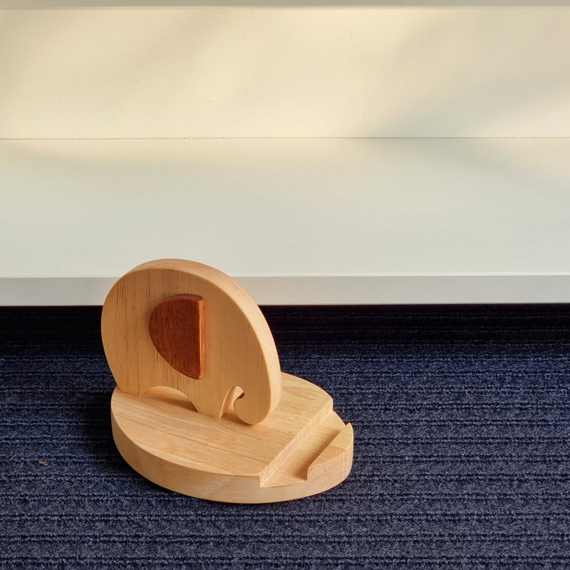 Handmade wooden mobile phone holder, elephant shape - can place a tablet. - 手機/平板支架 - 木頭 咖啡色