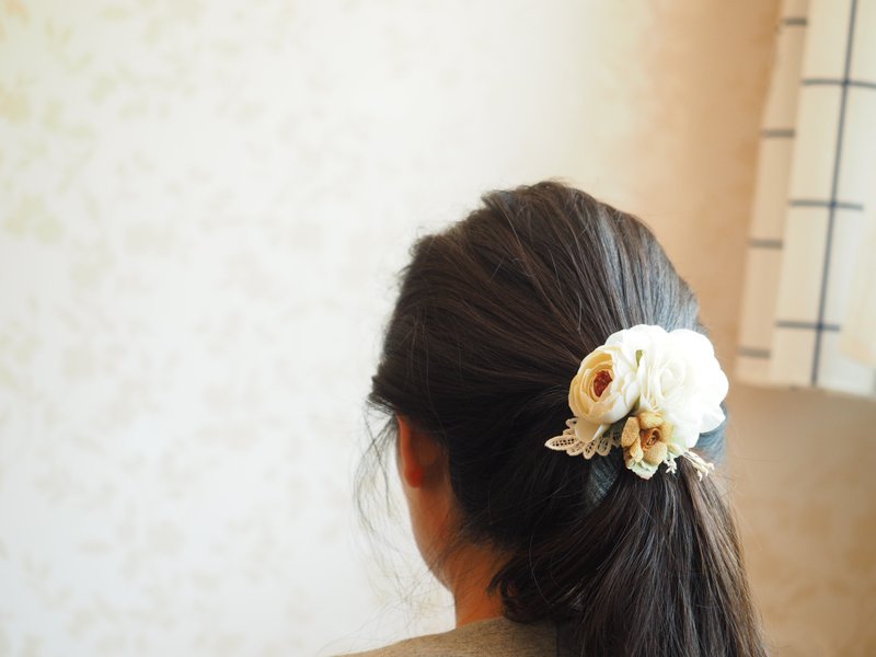 手工製作布藝頭飾 結婚婚禮手腕花胸花襟花  奶白色布藝拼花 - 髮夾/髮圈 - 其他材質 白色