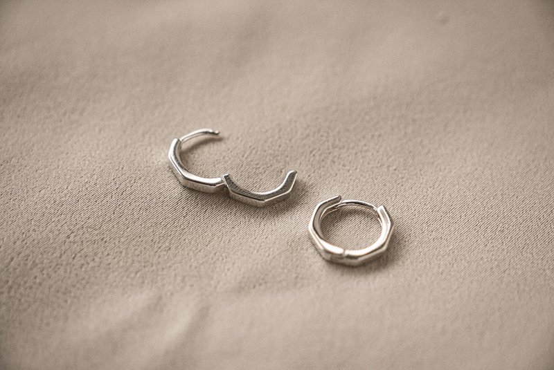 SV925 Octagon Tiny Hoop Earrings, Cartilage, Tragus, Helix ,Second hole - ต่างหู - เงินแท้ สีเงิน