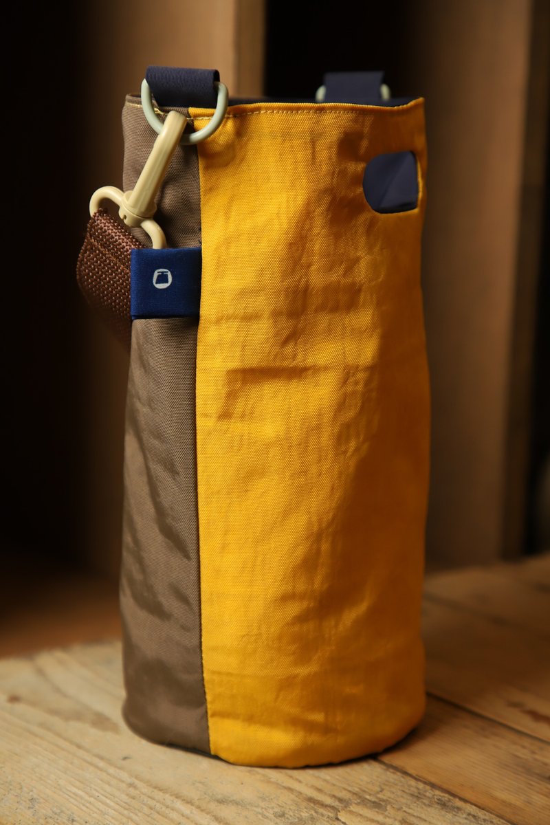 [Studio Xie] Anti-splash Kettle Bucket Bag-Coffee Yellow - Messenger Bags & Sling Bags - Other Man-Made Fibers 