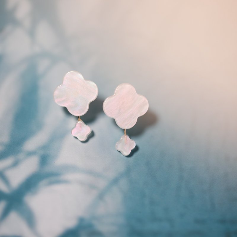 Osmanthus earrings/earrings -white×black- - Earrings & Clip-ons - Acrylic Black