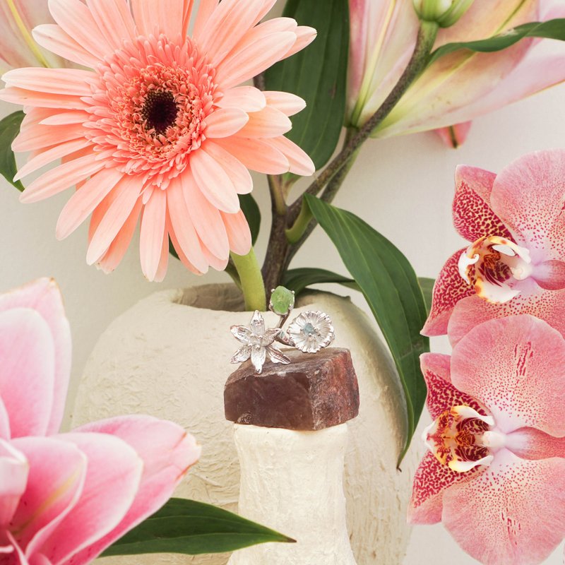 Triple Garden of Flowers Ring - 戒指 - 半寶石 銀色