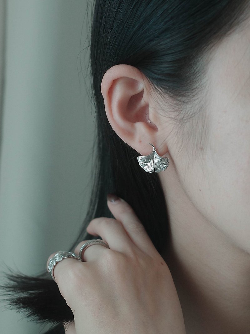gingko earrings sterling silver ginkgo earrings - ต่างหู - เงินแท้ สีเงิน