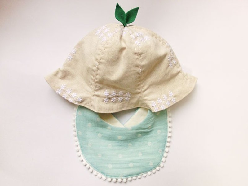 *HAPPY  BAG* -- Leaf Hat & Baby Bib -- White - 滿月禮物 - 棉．麻 白色