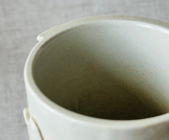 中國清代王炳榮瓷雕松鶴圓筆筒│白釉雕刻紋理光滑瑞文堂｜筆筒/筆座