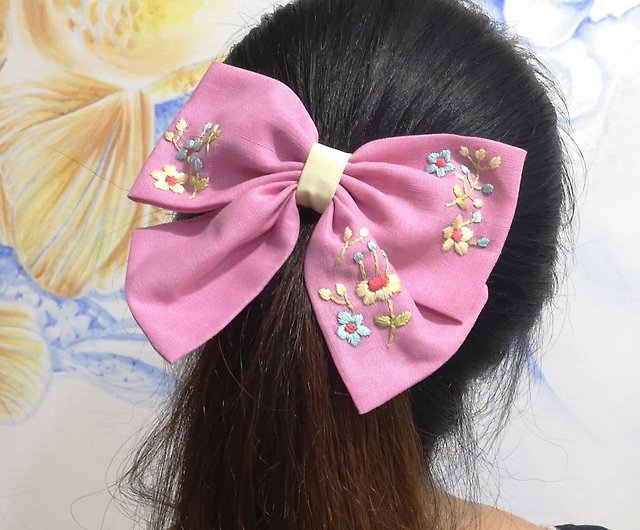Embroidered hair bow 