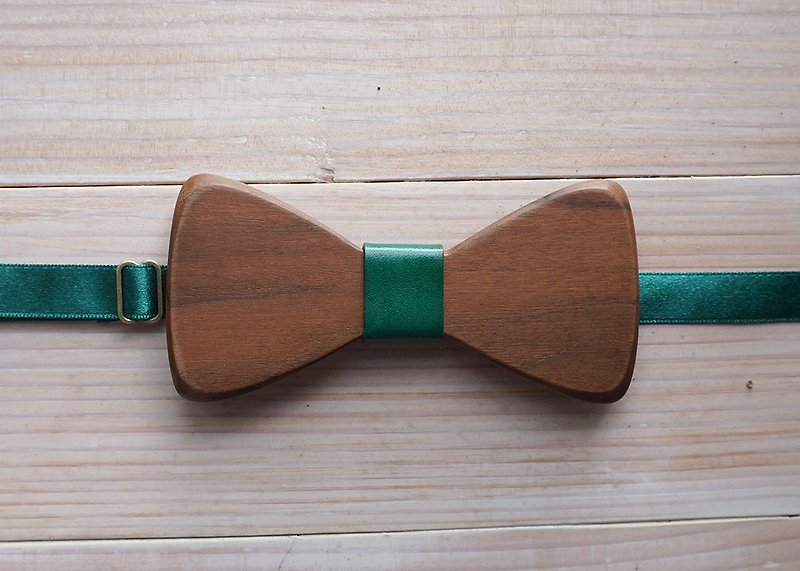 Natural Log Bow Tie-Walnut + Blue Leather (Gift/Wedding/New Couple/Formal/Valentine's Day) - อื่นๆ - ไม้ สีน้ำเงิน