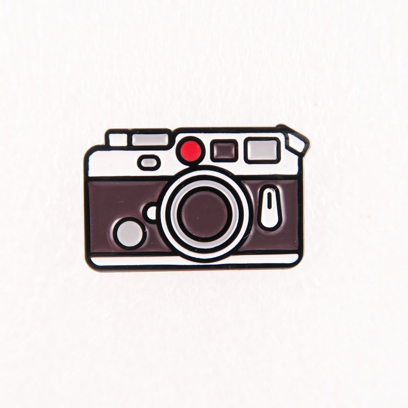 【刺別針】LM TYPE RETRO CAMERA徠風復古相機 台灣設計 - 徽章/別針 - 銅/黃銅 灰色