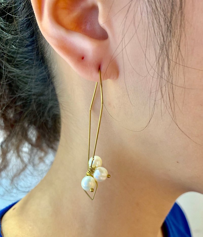 獨家_幾何造型天然珍珠銅耳環 可免費修改夾式耳環 - 耳環/耳夾 - 珍珠 白色