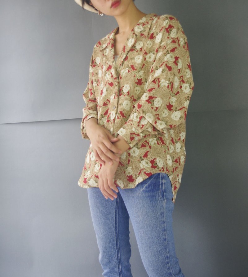 Treasure Hunting Vintage - Classical Red Flower Wide Edition Retro Shirt - Women's Shirts - Polyester Red