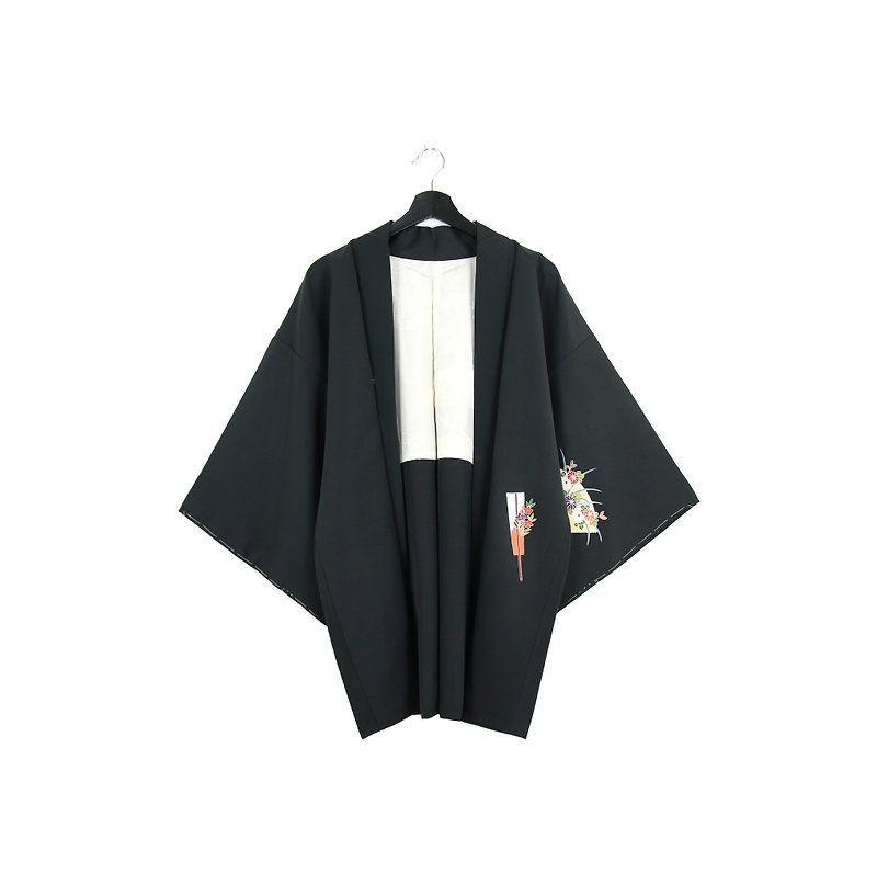 Back to Green :: Japan back kimono feather fancy floral // unisex / vintage kimono (KI-154) - เสื้อแจ็คเก็ต - ผ้าไหม 