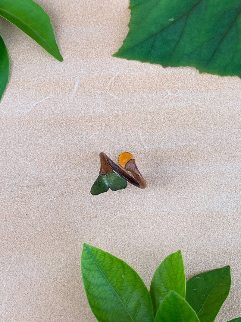 Ginkgo Ring (unique, handmade , braided, leather, ring, 2024) - 戒指 - 真皮 多色