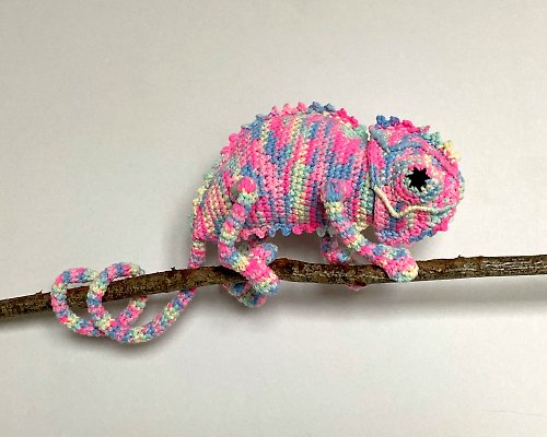 Anelle Toys Bubblegum chameleon, Crochet stuffed lizard, Handmade reptile, Dragon lover gift