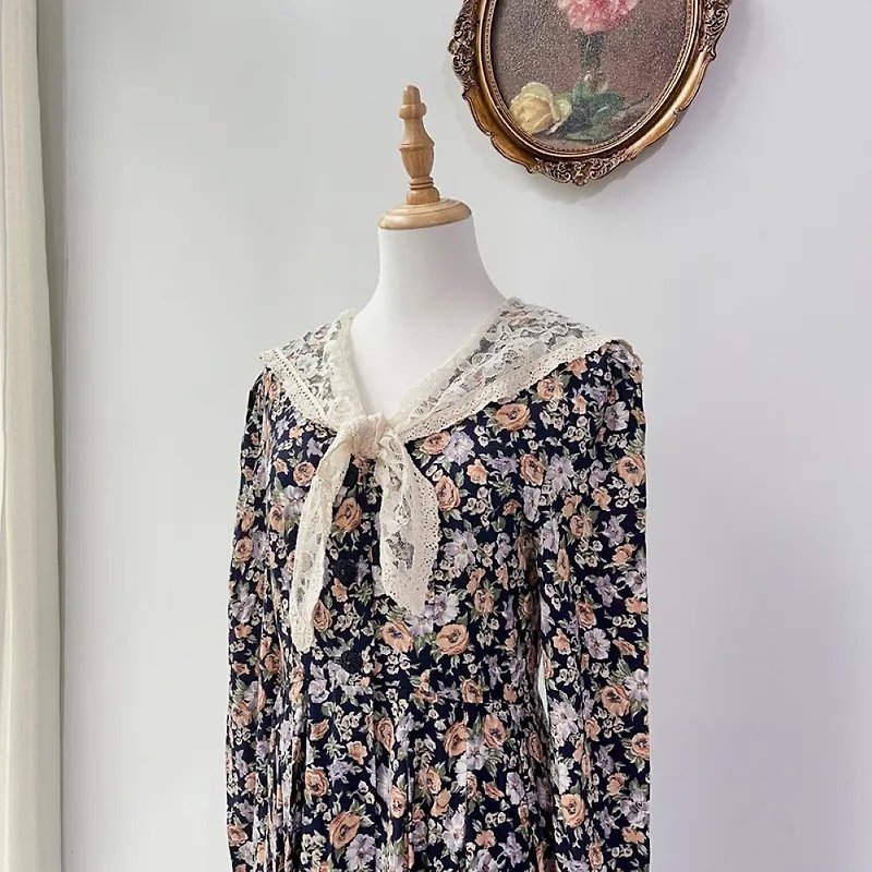 Made in the USA Betsy's Things Lace Collar Vintage Floral Dress - ชุดเดรส - ผ้าไหม สีน้ำเงิน