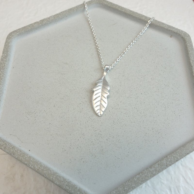 Silver - small Silver leaf necklace - Silver commodity chain - Necklaces - Sterling Silver Silver