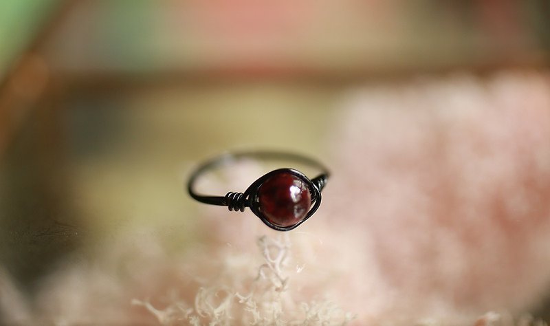 5.5 mm Bronze wire red Stone Ring <black> - แหวนทั่วไป - เครื่องเพชรพลอย สีแดง