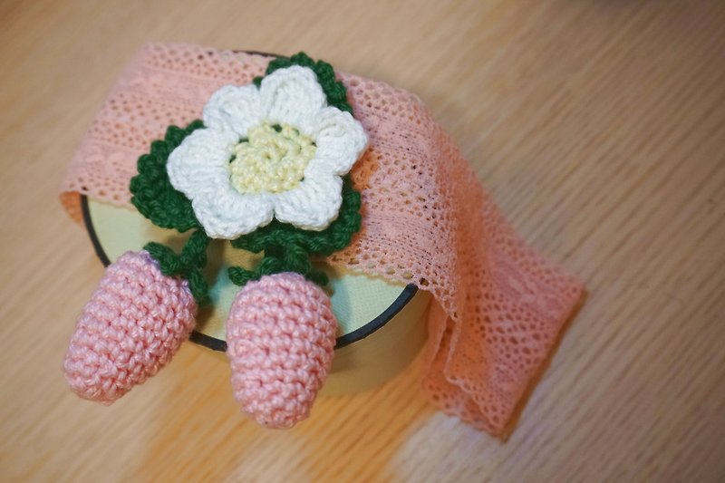 Baby Gift – Pink strawberry head band for baby girl - ผ้ากันเปื้อน - ผ้าฝ้าย/ผ้าลินิน 