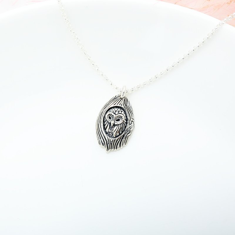 【Angel & Me】Owl in a tree hole s925 sterling silver necklace handmade gift - สร้อยคอ - เงินแท้ สีเงิน