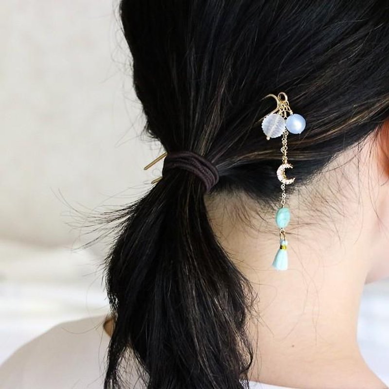 Hanza with summer tassel Sky ice Moon lake - Hair Accessories - Gemstone 