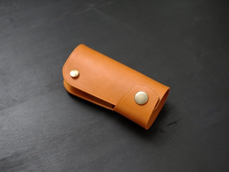 [Promotion] Genuine leather car key case-camel [Carved leather in Frederic area] - ที่ห้อยกุญแจ - หนังแท้ 