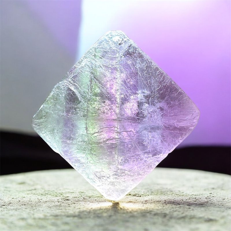 天然希少八面体フローライト原石 幻想的なブルーグリーンパープルへの変色 コレクターズアイテムの原石 パワーストーン - 置物 - 半貴石 多色