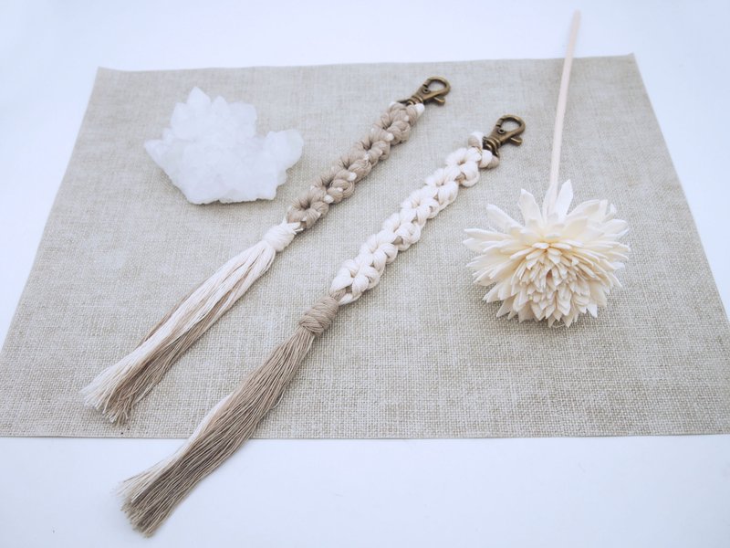 macrame 波西米亞風編織鑰匙圈003 - 鑰匙圈/鑰匙包 - 棉．麻 卡其色