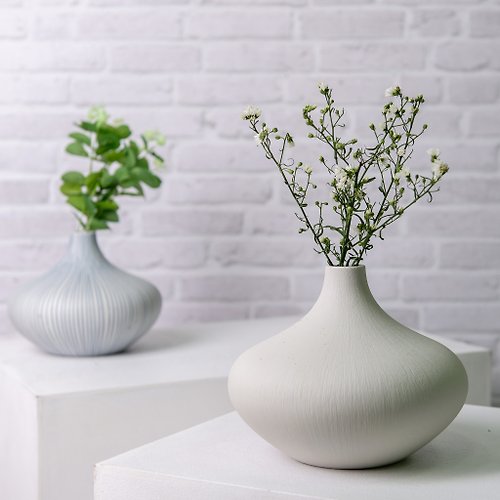 intuchaihouse Round ceramic vase BIG SIZE / 2 colors in total