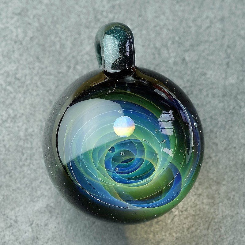 Universe Planets Space Handmade Lampwork Glass Pendant - สร้อยคอ - แก้ว สีเขียว