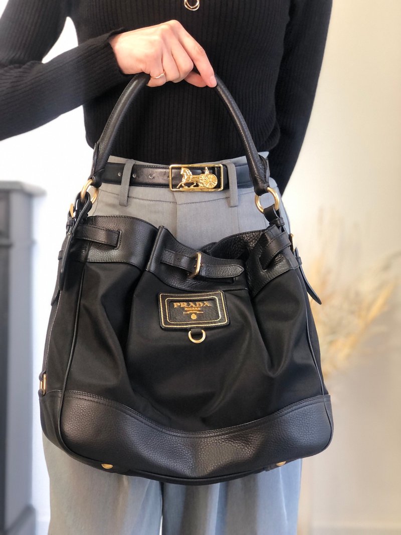 【 日本直送　名牌中古包 】PRADA プラダ ショルダーバッグ ブラック ロゴ レザー フロントバックル vintage ヴィンテージ オールド rv2srn - 側背包/斜背包 - 真皮 黑色