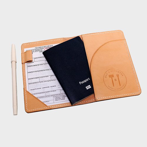 Hsu & Daughter 徐氏父女皮件工作室 極簡護照夾 | 皮革訂製 | 客製打字 | 護照套 | 真皮 | 禮物