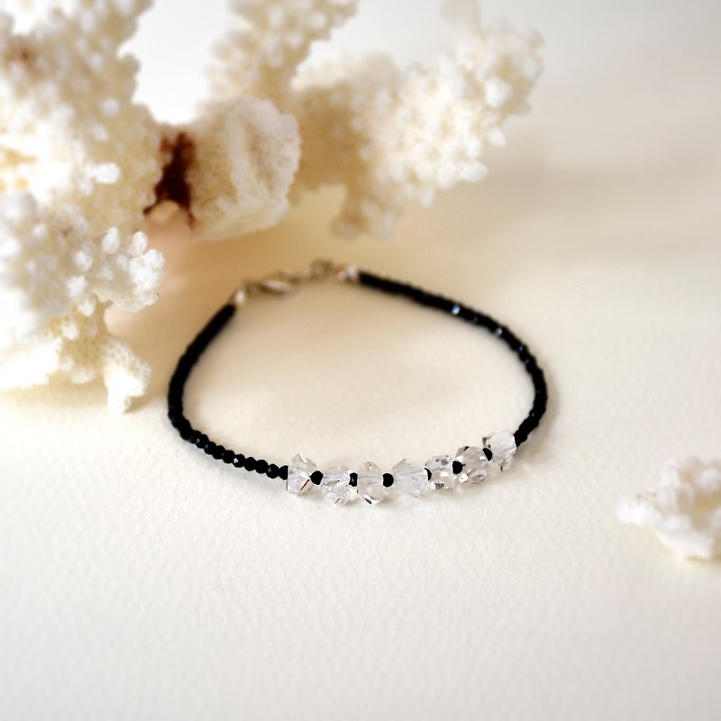 Tiny Black Spinel with Herkimer Diamond Stealing Silver Bracelet - สร้อยข้อมือ - เครื่องเพชรพลอย สีดำ