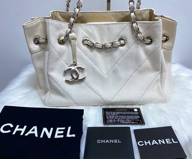 Chanel Mini White Canvas Chain Strap Shoulder Bag - สตูดิโอ cnjpvintage  กระเป๋าแมสเซนเจอร์ - Pinkoi