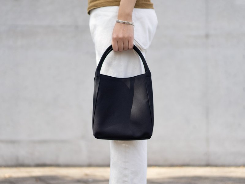 Shiribari tote S black - กระเป๋าถือ - ผ้าฝ้าย/ผ้าลินิน สีดำ