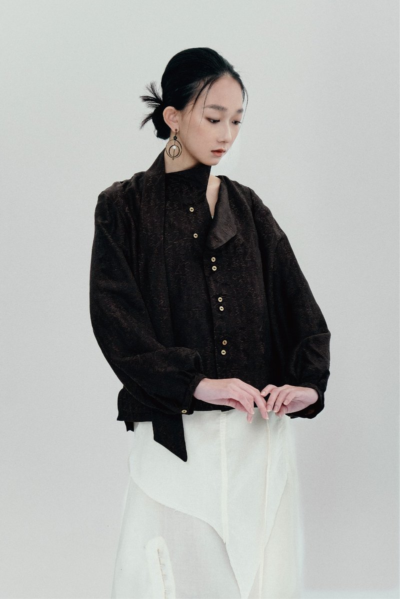 手染壓紋墨黑領帶兩穿式襯衫 - 女上衣/長袖上衣 - 絲．絹 黑色