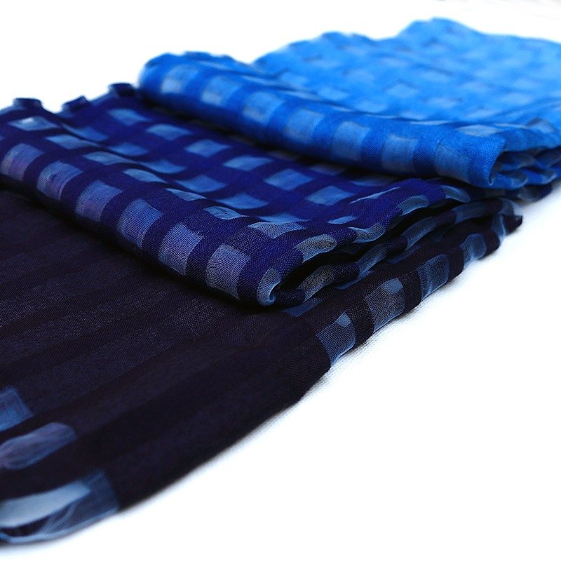 卓也藍染 - 藍染格紋圍巾 - 絲巾 - 其他材質 藍色